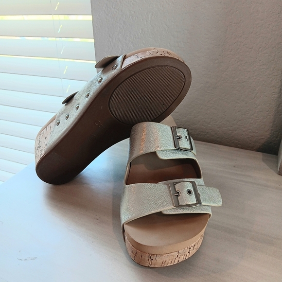 Corkys TWINKIE Gold Metallic Wedge Sandal - Picture 4 of 7